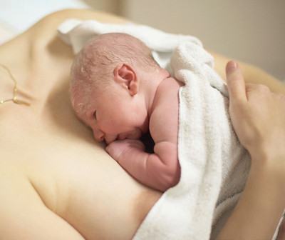 Раннее прикладывание ребенка к груди